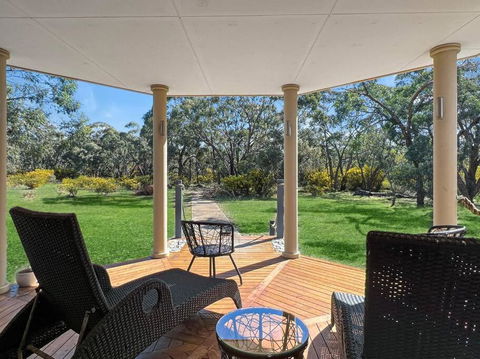 Aurora Cottages - Six Seasons - Sydney Tourism 3