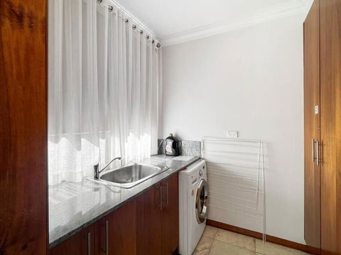 Aurora Cottages - Six Seasons - Sydney Tourism 4