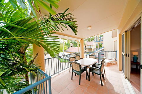 At Beach Court Holiday Villas - Sydney Tourism 1