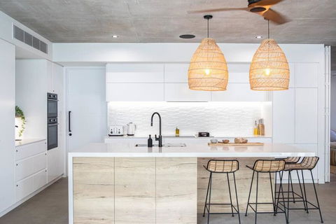 Azure Port Douglas - Luxurious & Modern - Sydney Tourism 1