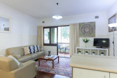 B2 Crawley Apartment 1 BRM & Sleepout Near UWA - Sydney Tourism 3