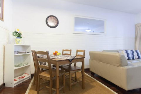 B2 Crawley Apartment 1 BRM & Sleepout Near UWA - Sydney Tourism 4