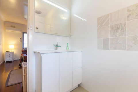 B7 Crawley Apartment 1 BRM & Sleepout Near UWA - Sydney Tourism 0