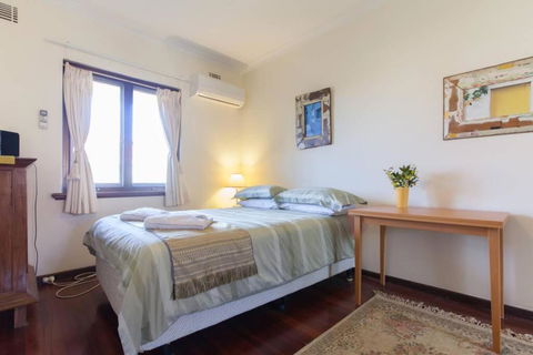B8 Crawley Apartment 1 BRM & Sleepout Near UWA - Sydney Tourism 3
