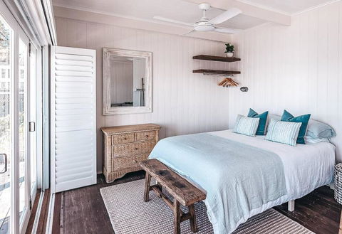 BAY PROPERTIES . Beach House Studio - Sydney Tourism 3
