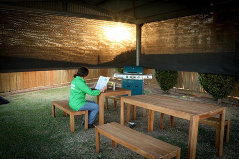 Emerald Park Motel - Sydney Tourism 9