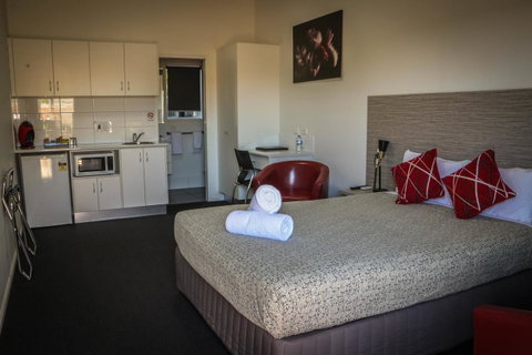 Emerald Park Motel - Sydney Tourism 6