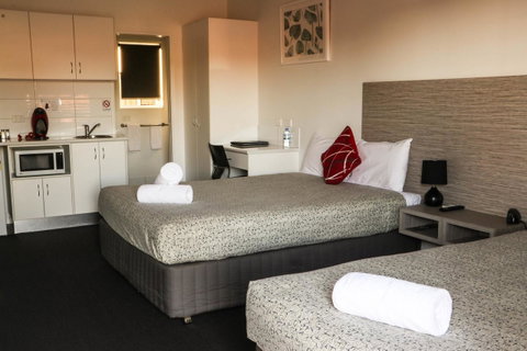 Emerald Park Motel - Sydney Tourism 5