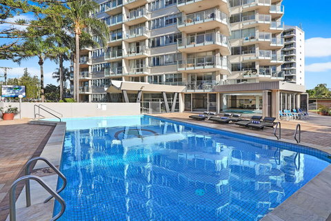 Pacific Regis Beachfront Holiday Apartments - Sydney Tourism 3