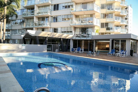 Pacific Regis Beachfront Holiday Apartments - Sydney Tourism 9