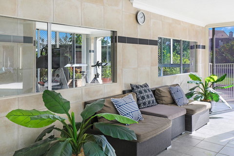 Pacific Regis Beachfront Holiday Apartments - Sydney Tourism 7