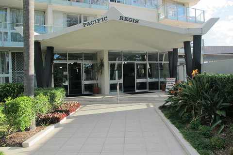 Pacific Regis Beachfront Holiday Apartments - Sydney Tourism 10