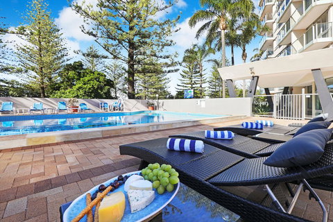 Pacific Regis Beachfront Holiday Apartments - Sydney Tourism 1