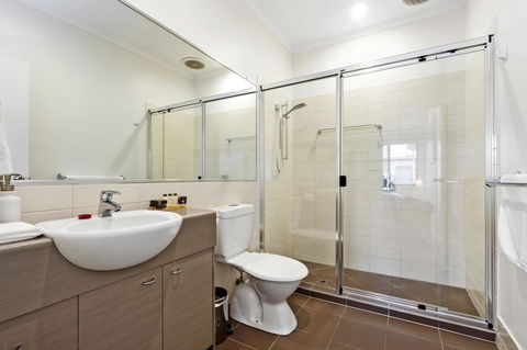 Lotus Retreat - Sydney Tourism 3