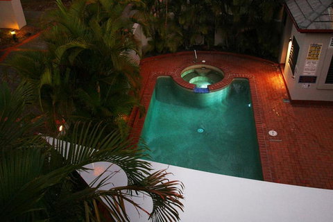 Burleigh On The Beach - Sydney Tourism 31