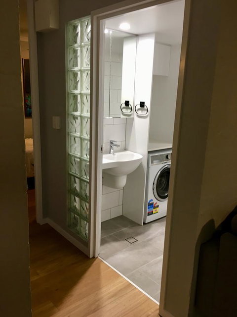 Burleigh Palms Holiday Apartments - Sydney Tourism 8