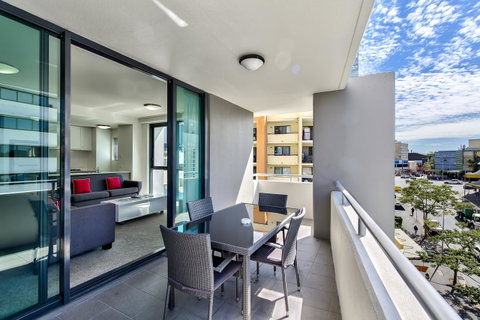 Flynn Brisbane - Sydney Tourism 2
