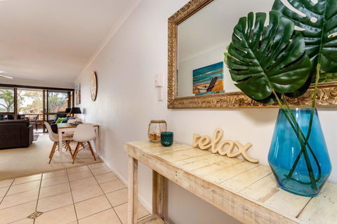 Spacious Family Unit With Incredible Views. - Sydney Tourism 5
