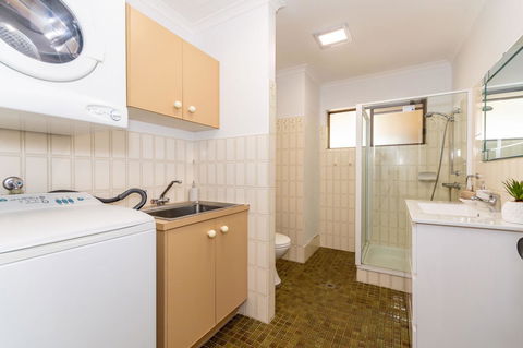 Spacious Family Unit With Incredible Views. - Sydney Tourism 13