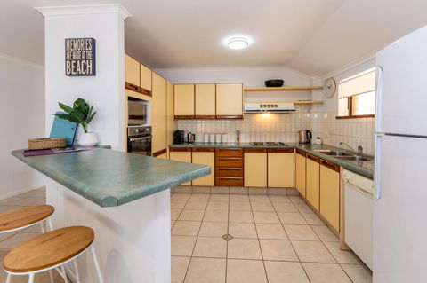 Spacious Family Unit With Incredible Views. - Sydney Tourism 11