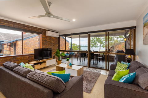 Spacious Family Unit With Incredible Views. - Sydney Tourism 1