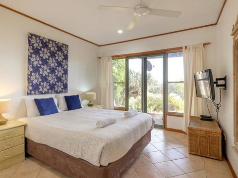 Claytons 1 By Discover Stradbroke - Sydney Tourism 4