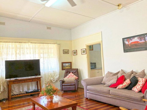 'Daves Place', 27 Rigney St - Holiday House With WIFI, Aircon & Boat Parking - Sydney Tourism 1