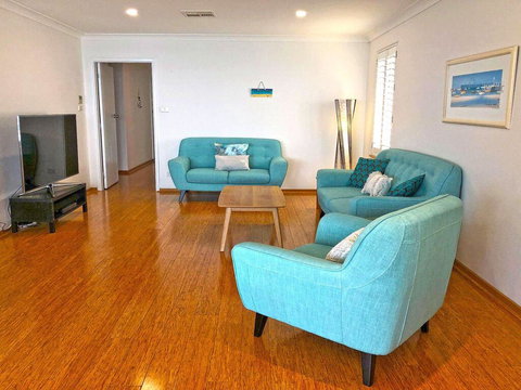 'Mooring Two Upstairs', 23 Shoal Bay Rd - Stunning Views, WIFI, Air Conditioning And Boat Parking - Sydney Tourism 3