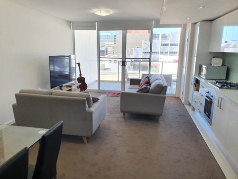 (just Listed) Bolton St 1br 350m Walk To Newcastle Beach +++ Wifi End Eand - Sydney Tourism 3