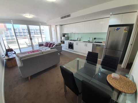 (just Listed) Bolton St 1br 350m Walk To Newcastle Beach +++ Wifi End Eand - Sydney Tourism 0