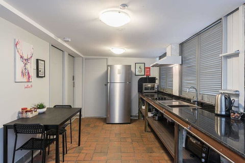 1 Double Quaint Grannyflat Private Room Near Public Transport - SHAREHOUSE - Sydney Tourism 2