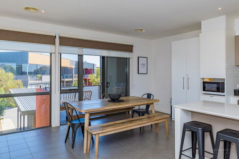 13 Shore Place - Sydney Tourism 0