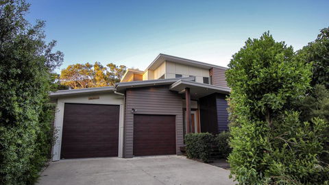 17 Naiad Court - Modern, Open Plan Family Home With Covered Outdoor Area And Double Lock-up Garage - Sydney Tourism 0
