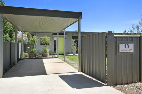 18 On Rayner - Swish Apartment Myrtleford - Sydney Tourism 2