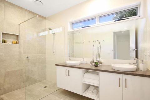 18 On Rayner - Swish Apartment Myrtleford - Sydney Tourism 0
