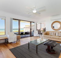 2 'The Pelicans' 53 Soldiers Point Road - ground floor unit on the waterfront - Sydney Tourism
