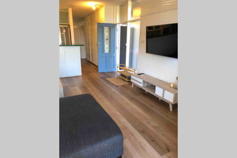 2 Bedroom, SHORT Walk To CBD,BEACH And DARBY ST - Sydney Tourism 3