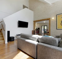 2 Marma Retreat with jacuzzi heated pool pet friendly Foxtel - Sydney Tourism