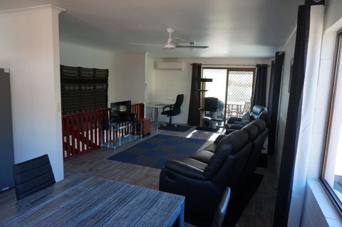 2-29 Rumbalara Avenue - Rainbow Beach, Bring Your Dog Or Your Cat Or Bring Both, Free Wi-Fi - Sydney Tourism 0