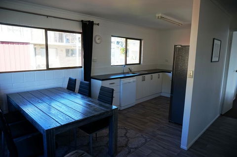 2-29 Rumbalara Avenue - Rainbow Beach, Bring Your Dog Or Your Cat Or Bring Both, Free Wi-Fi - Sydney Tourism 2