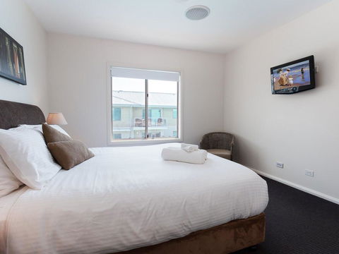 245 'Pacific Blue', 265 Sandy Point Rd - Air Conditioned Unit With Resort Facilities And Linen Supplied - Sydney Tourism 2
