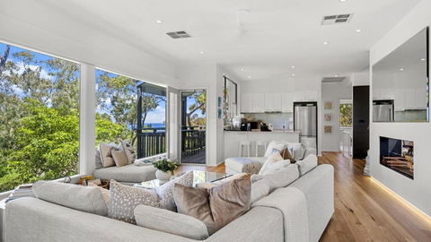 Beach, Bay, Bush And Heated Plunge Pool - Sydney Tourism 3