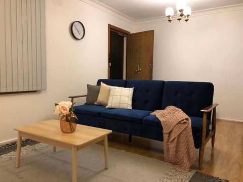 CAMPBELLTOWN HOLIDAY HOME 3 BED + FREE PARKING NCA039 - Sydney Tourism 3