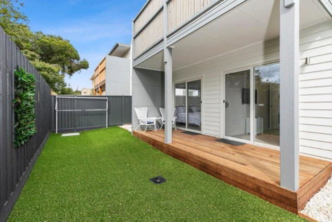 CASA EMEC- PETS WELCOME Luxury, Aircon, Walk To The Shops And Beach! Outdoor Shower And Garage Parking - Sydney Tourism 1