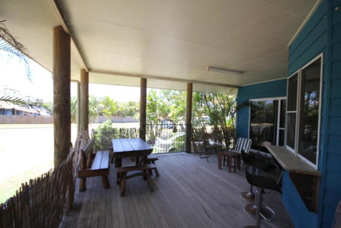 CASTAWAY BEACH HOUSE- NO Parties - NO Pets - Sydney Tourism 3
