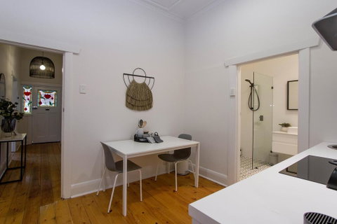 2BR Cottage With Parking Close To Adelaide CBD - Sydney Tourism 2