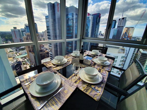 2BR EPIC VIEWS , CBD,  2 Cars , Pool, Wine, Gym, Netflix - Sydney Tourism 1
