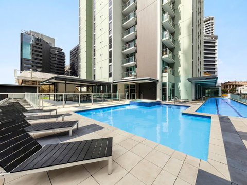 2BR EPIC VIEWS , CBD,  2 Cars , Pool, Wine, Gym, Netflix - Sydney Tourism 2