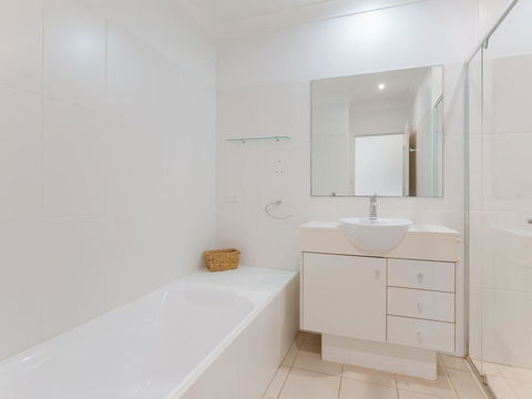356 ' Oaks Pacific Blue', 265 Sandy Point Rd - Air Conditioned, Direct Pool Access And Suited For Disability - Sydney Tourism 1