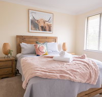 42 Rosemary Lane - Central Orange - Spacious Family Home - Quiet Lane - Sydney Tourism